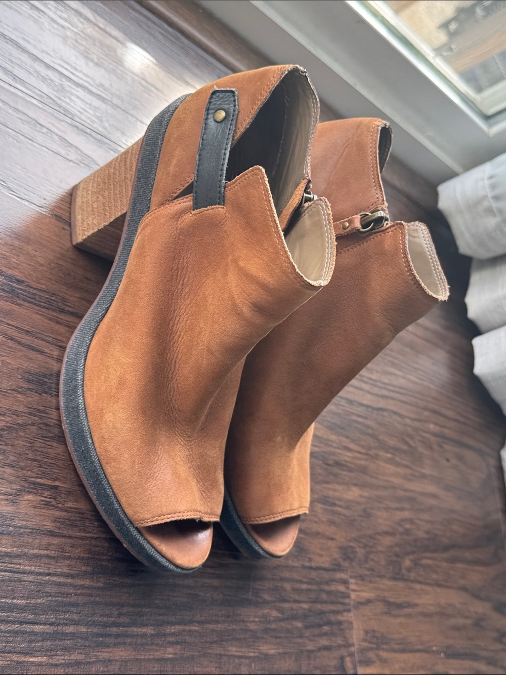 Women’s Open-Toe Suede Mule in Tan with Block Heel